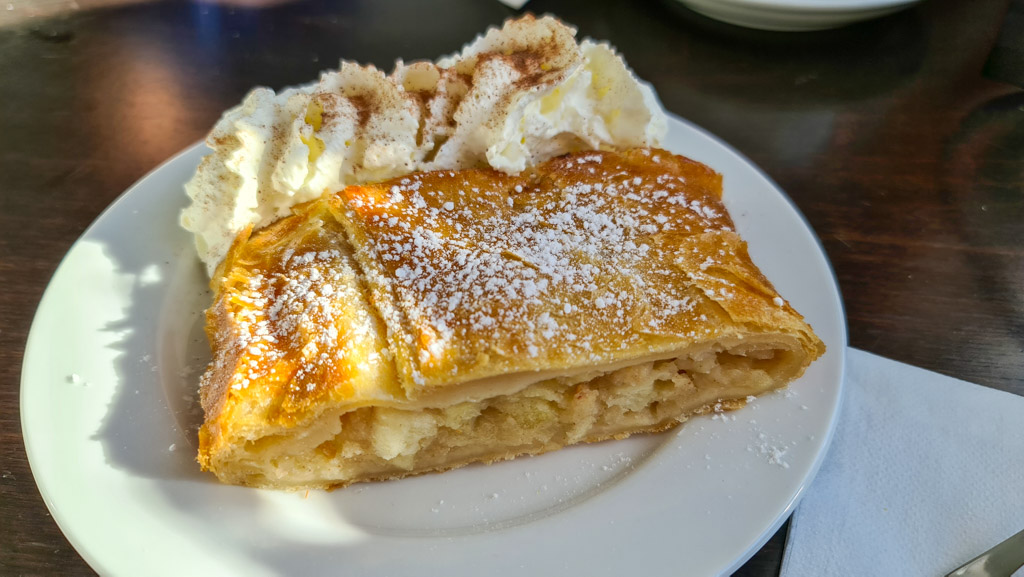 Austria food: apfelstrudel