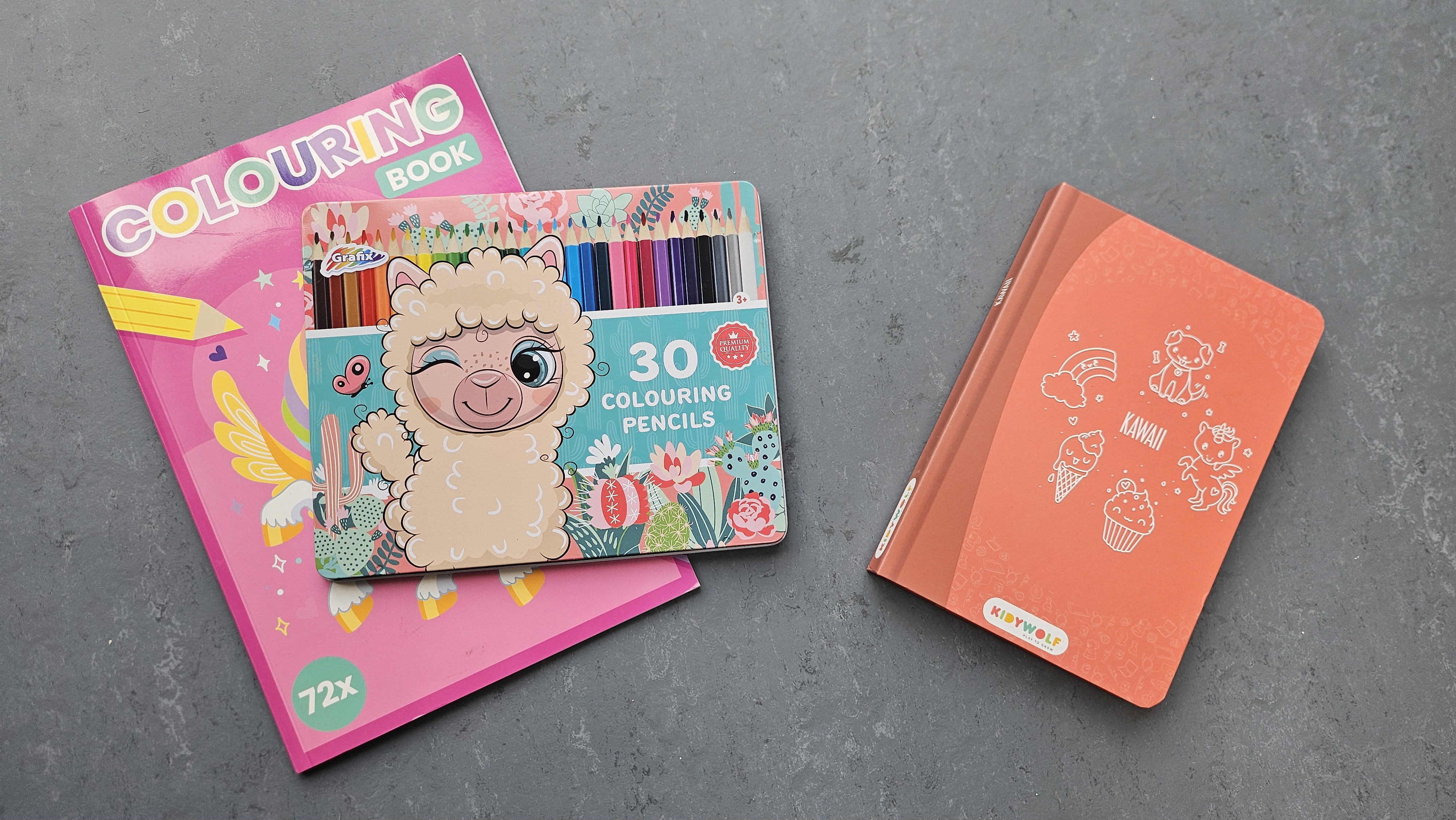 Papier tekenen naast KidyDraw Mini tekentablet