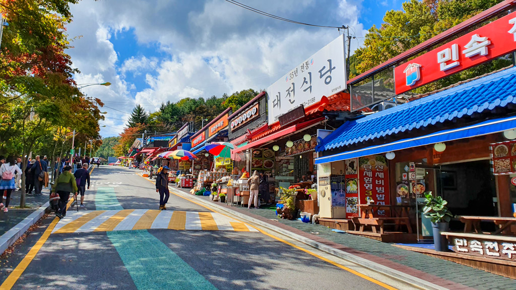 Daedunsan Cable Car shops